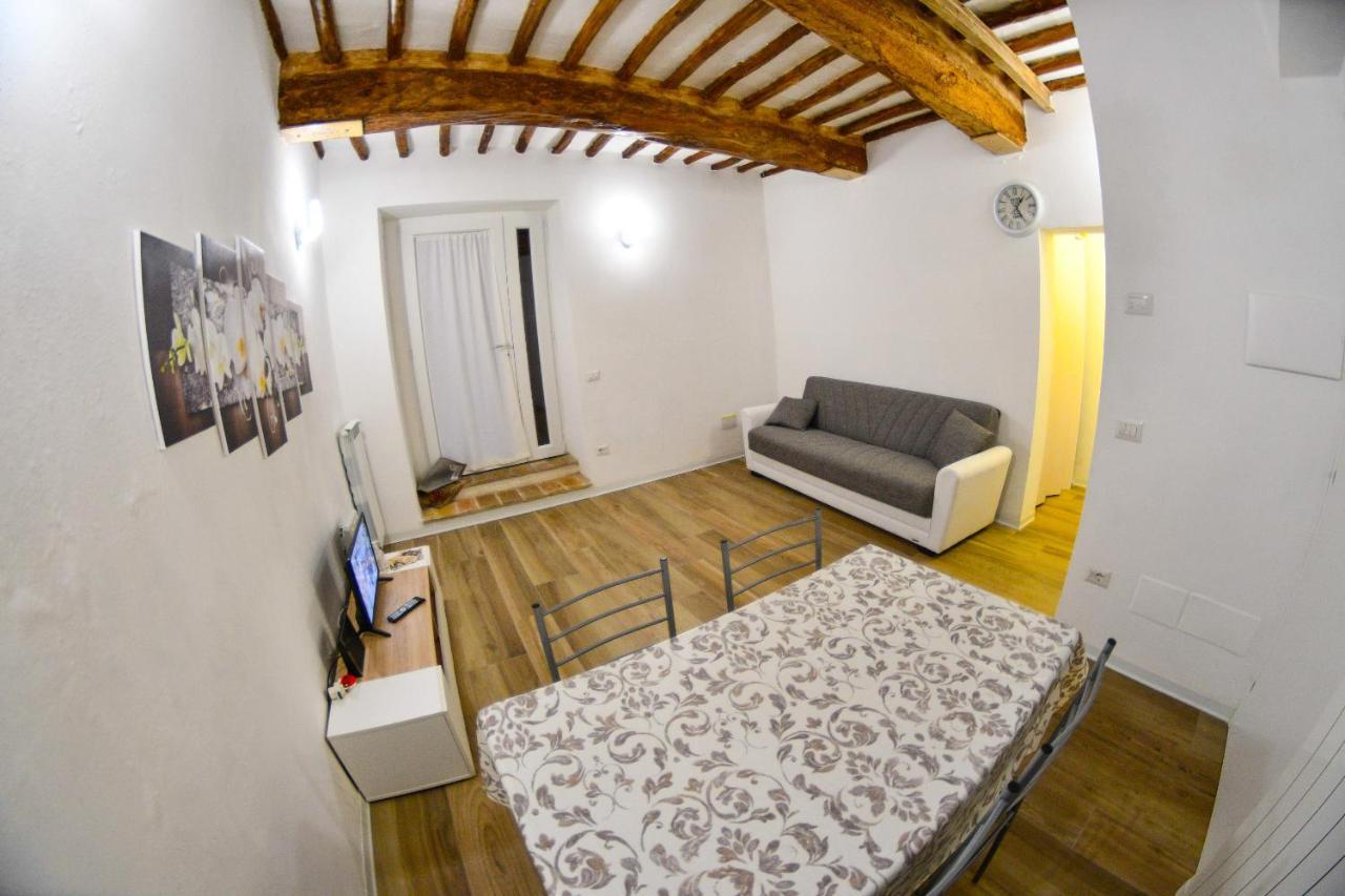 Apartamento A Casa Di Silvia Foligno Exterior foto