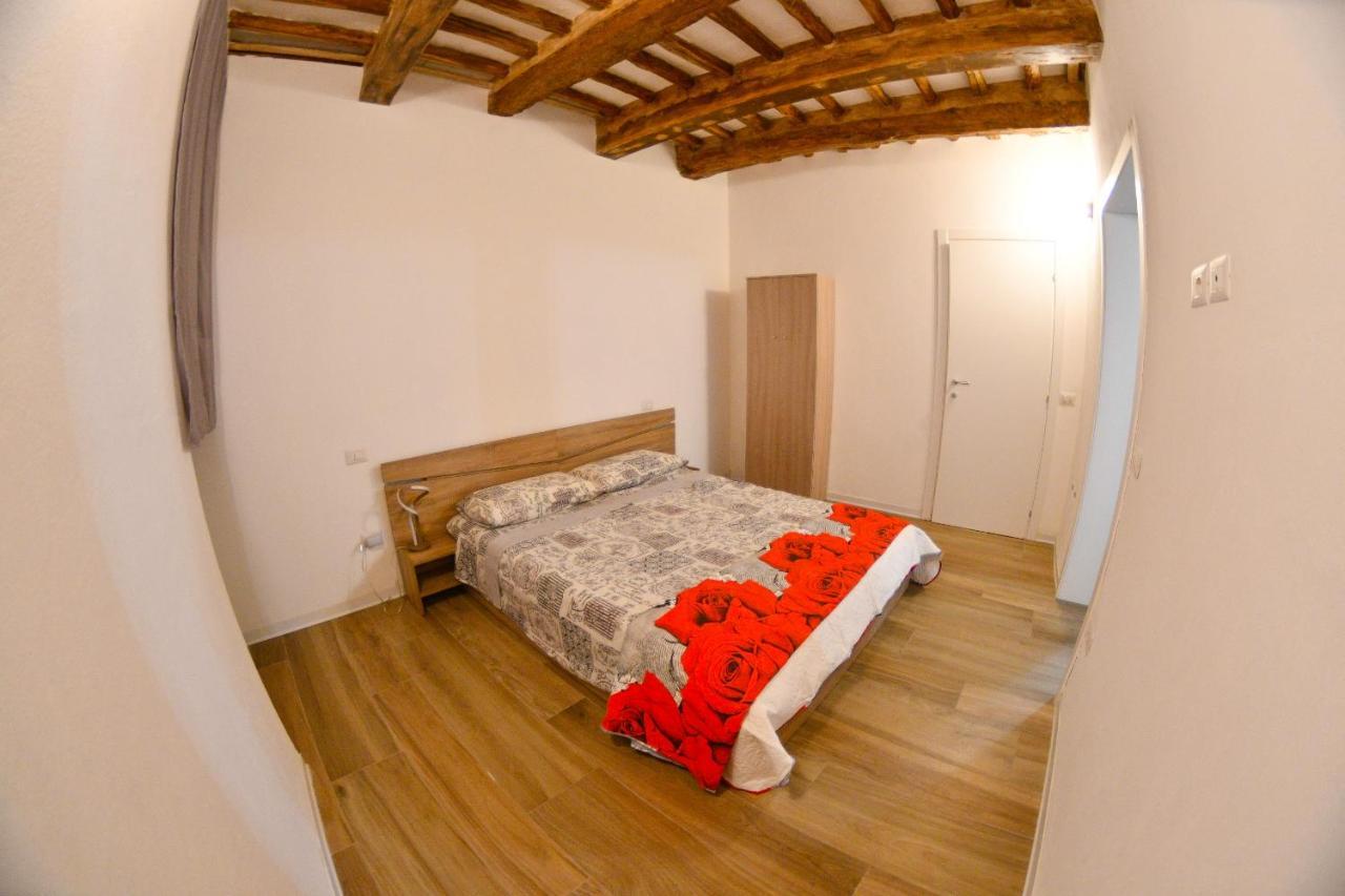 Apartamento A Casa Di Silvia Foligno Exterior foto