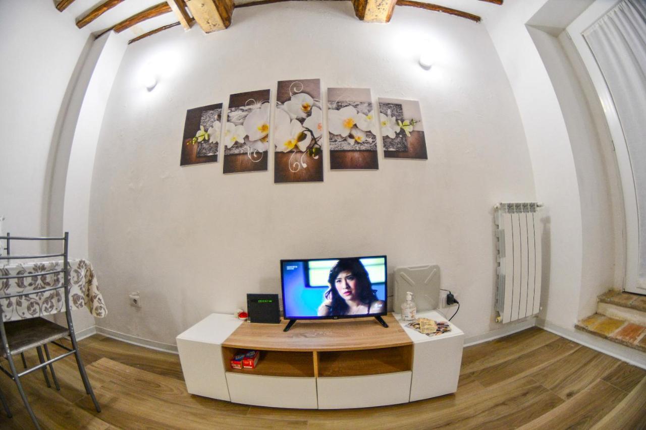 Apartamento A Casa Di Silvia Foligno Exterior foto